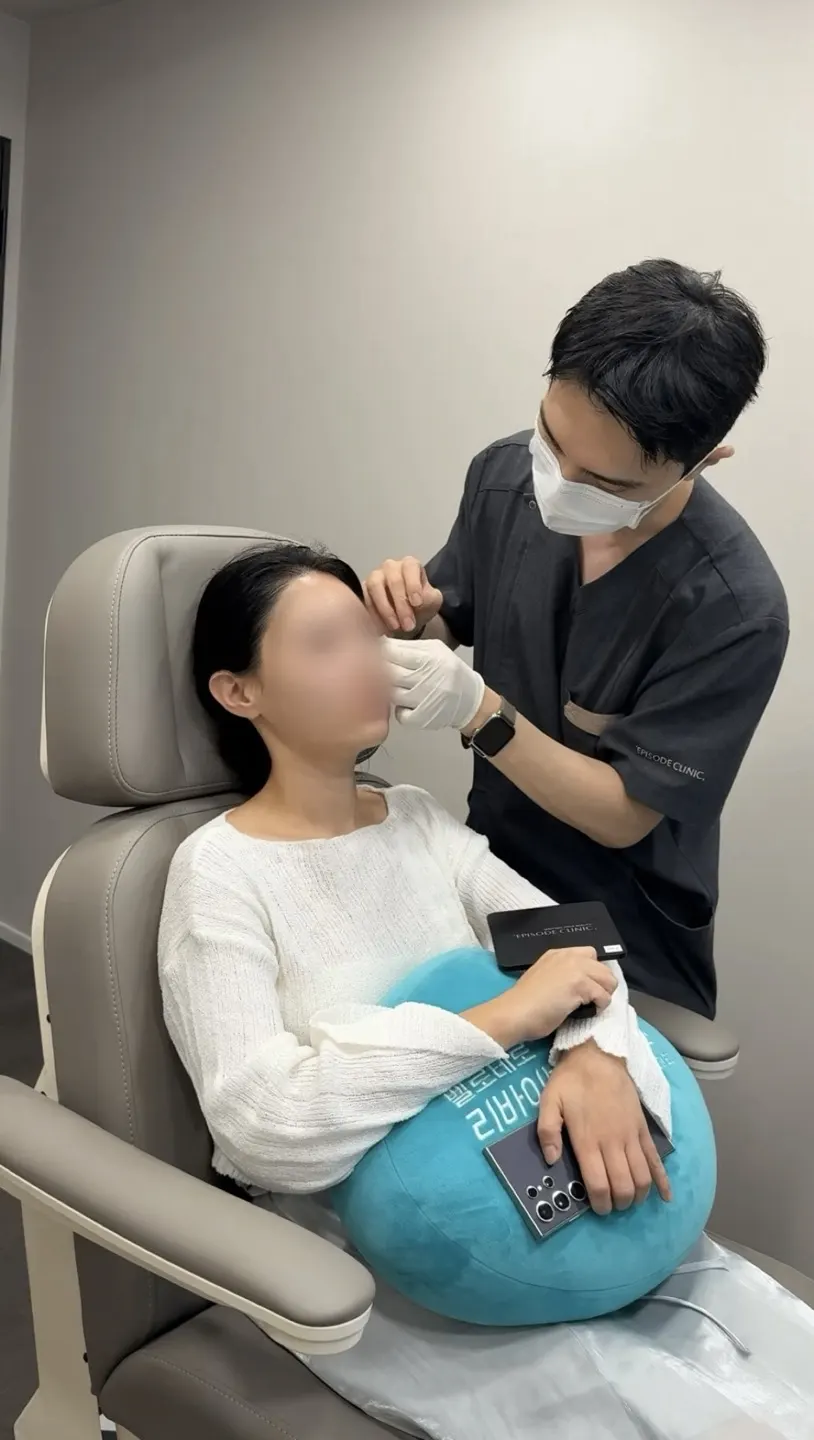 หลักสูตรอบรมปี 2025 เกี่ยวกับฟิลเลอร์ใต้ตา (เรสทิเลน)